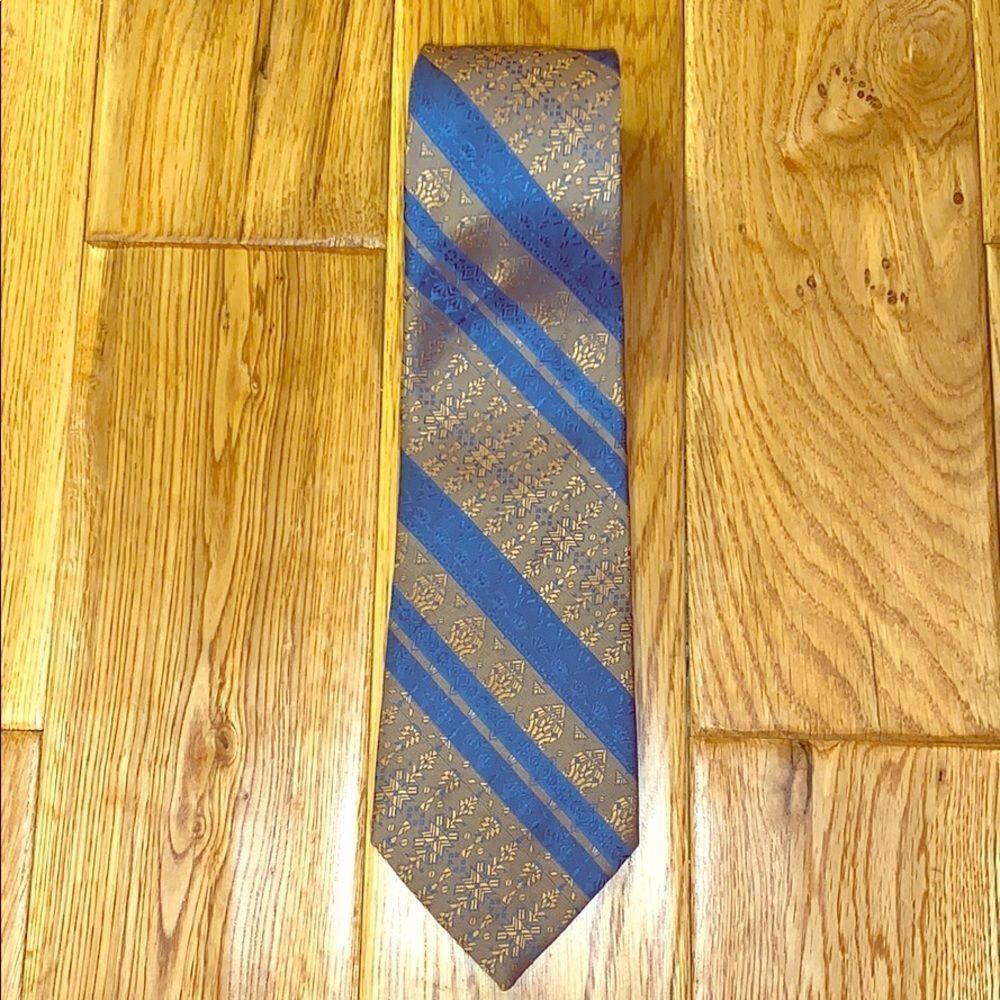 Vintage wide blue and gold men’s neck tie.